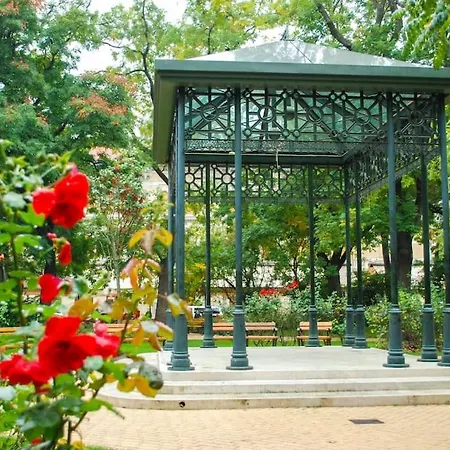 Stylish Quiet W Cheap Parking Closeby Apartment *