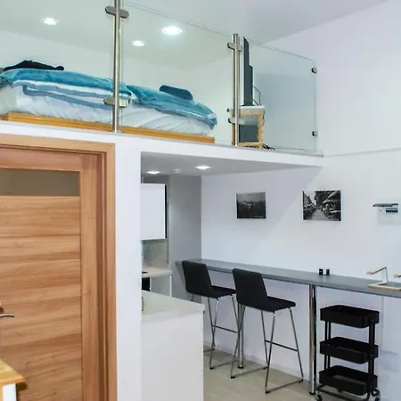Stylish Quiet W Cheap Parking Closeby