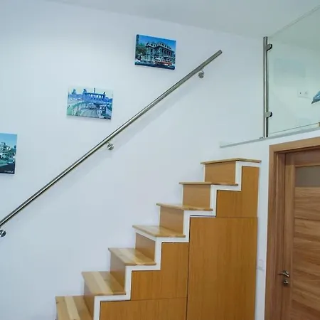 Stylish Quiet W Cheap Parking Closeby Apartment