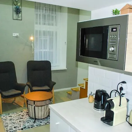 Stylish Quiet W Cheap Parking Closeby Apartment