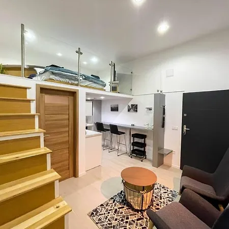Stylish Quiet W Cheap Parking Closeby *