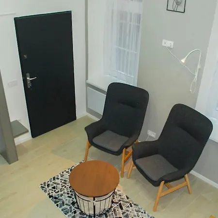 Apartment Stylish Quiet W Cheap Parking Closeby